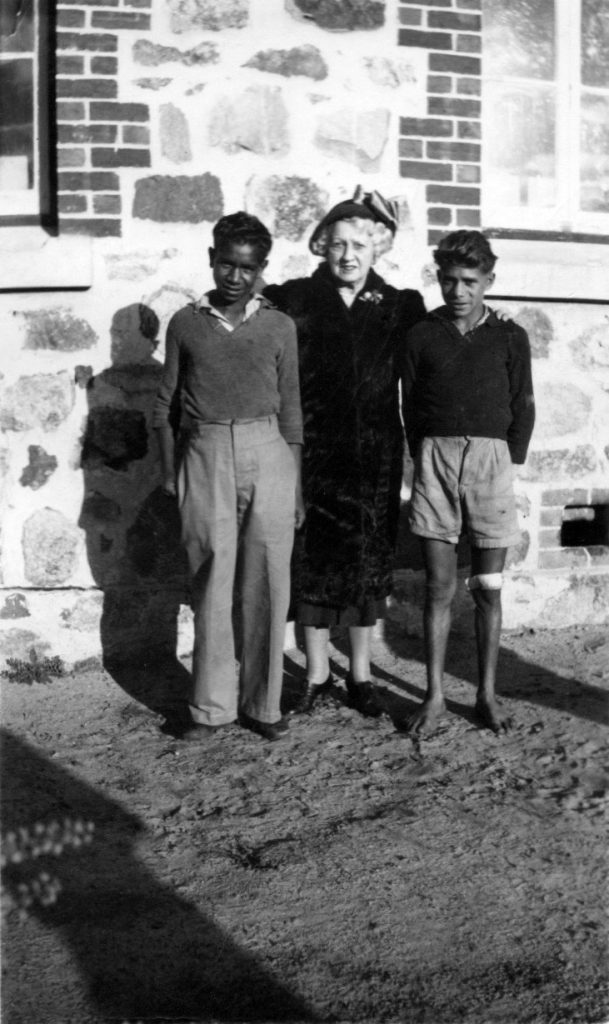 Mrs Rutter with Reynold Hart (left) and Parnell Dempster (right). Photographer: Noel White on 31st July, 1949.